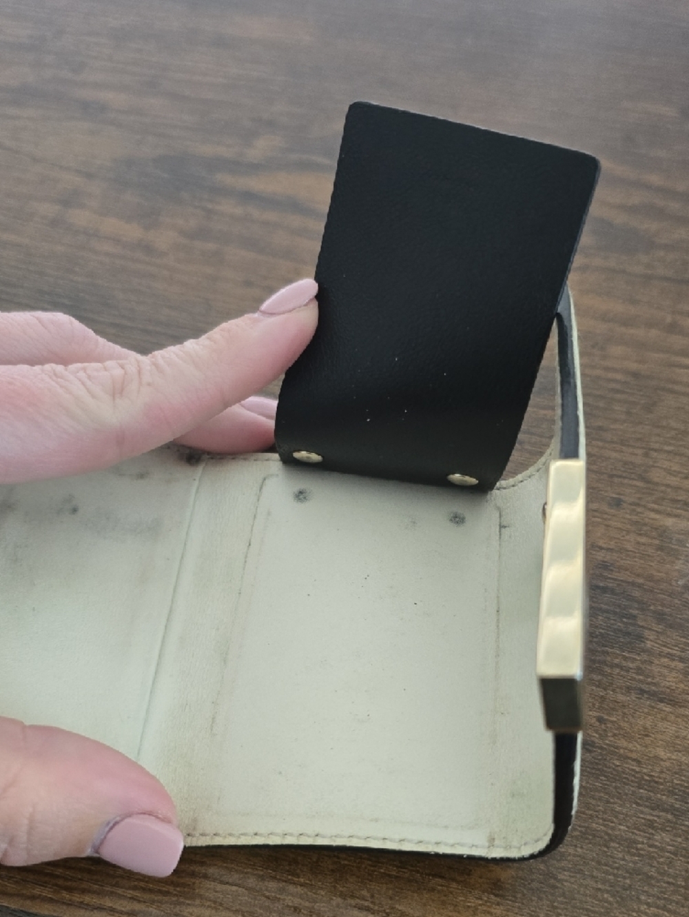 Gucci Cream Monogram Leather Key Holder - Picture 10 of 11